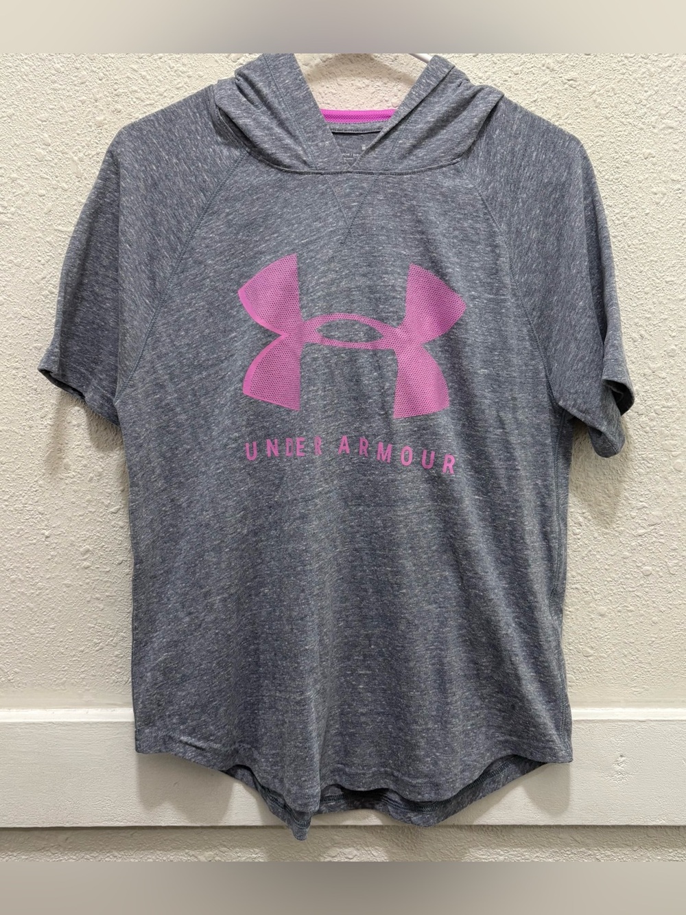 Under Armour Short Sleeve Hoodie Top Size M